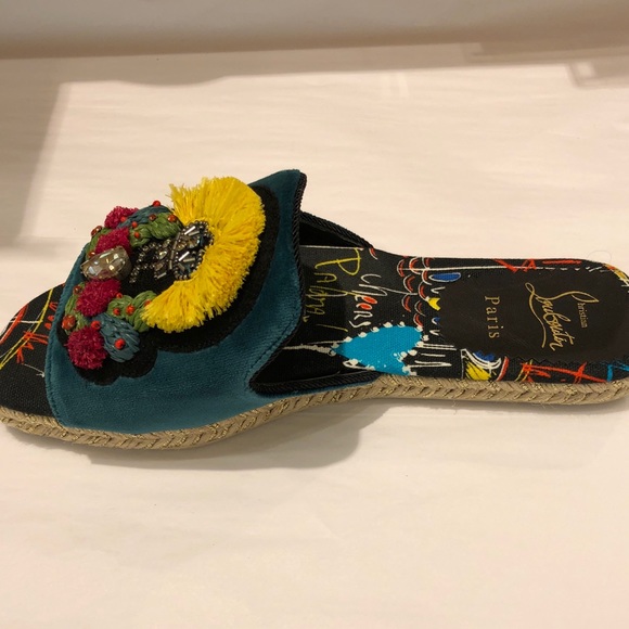Christian Louboutin Peacock Pacha Raffia Flat - Picture 2 of 8
